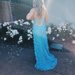 Blue detailed prom dress